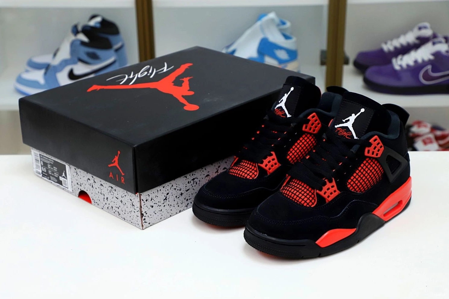 RETRO THUNDER' AIR JORDAN 4 'RED 1224